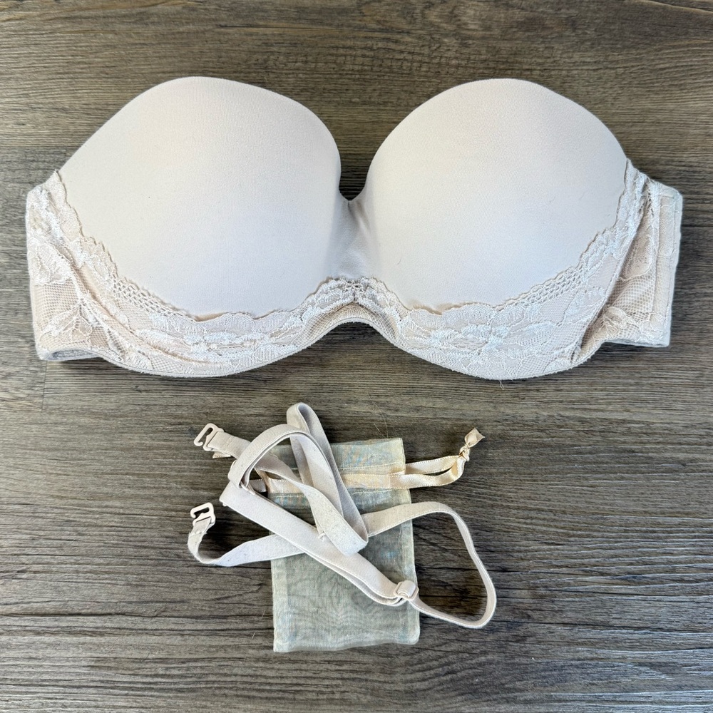 Victoria's Secret Body by Victoria Lined Strapless Cream Lace Bra, size 34D